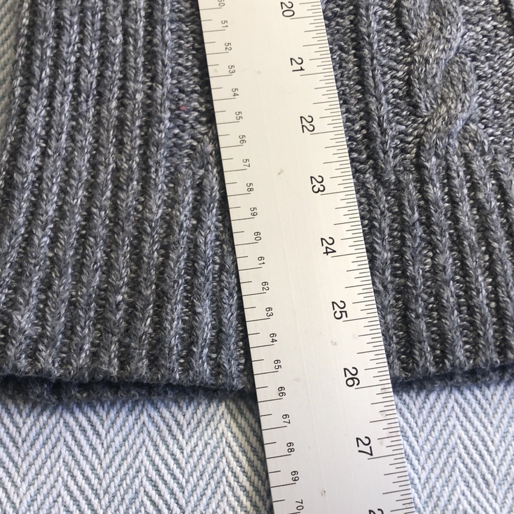 Abercrombie & Fitch Gray Cable Knit Sweater Medium Pit to Pit 17 1/2” Preworn - Picture 13 of 16